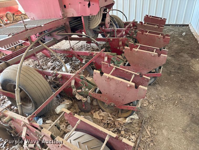 image for item EN0413 International 400 Cyclo Air planter