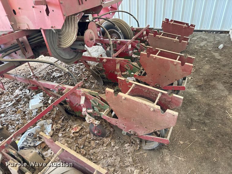 image for item EN0413 International 400 Cyclo Air planter