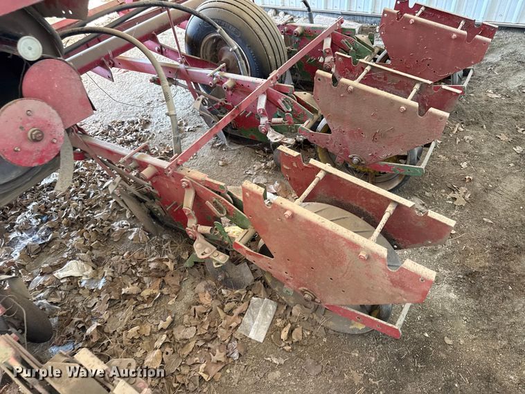 image for item EN0413 International 400 Cyclo Air planter