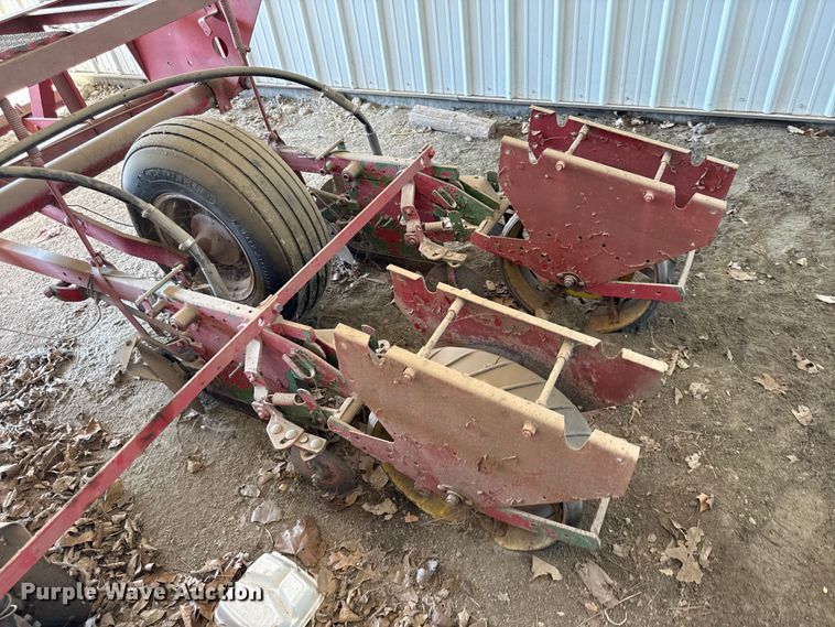 image for item EN0413 International 400 Cyclo Air planter