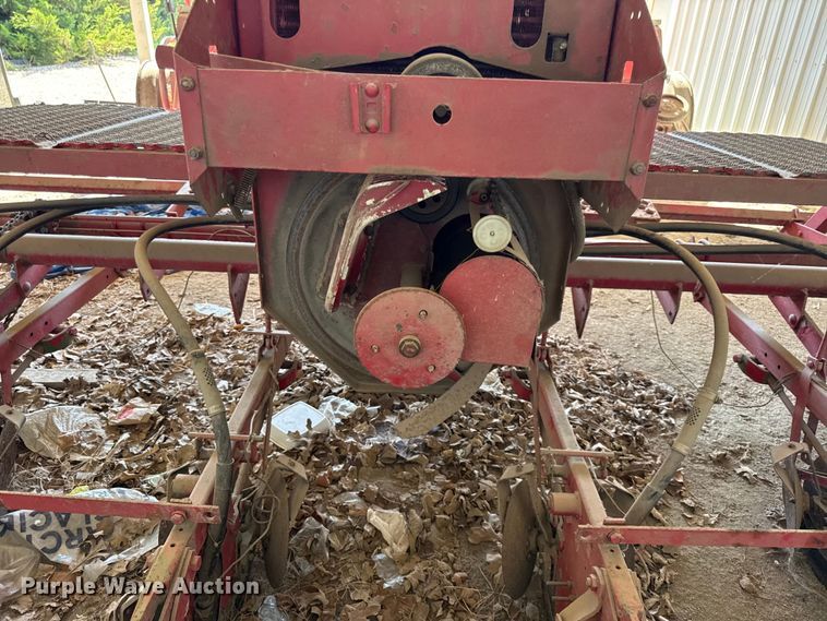 image for item EN0413 International 400 Cyclo Air planter