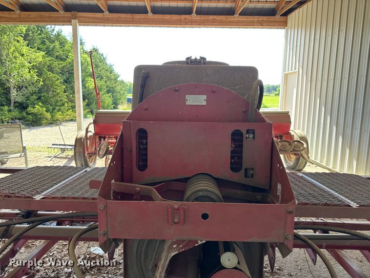 image for item EN0413 International 400 Cyclo Air planter