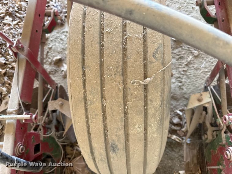 image for item EN0413 International 400 Cyclo Air planter