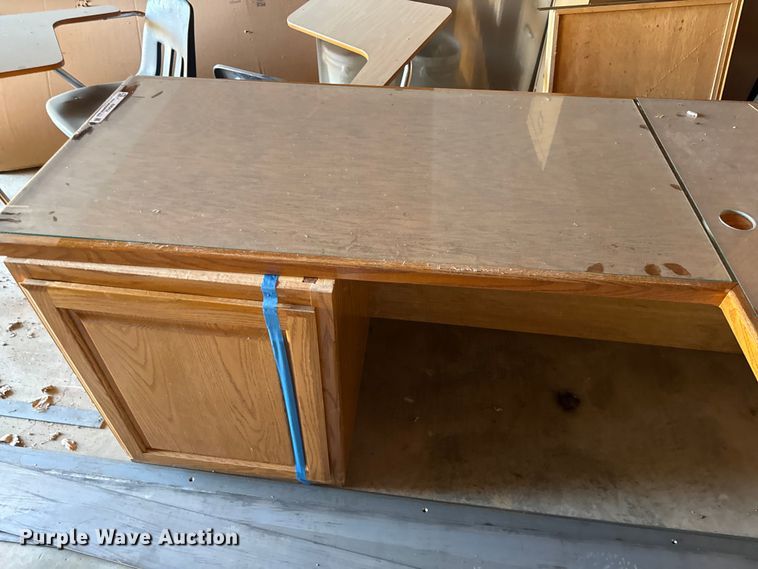 image for item EN0414 Desk