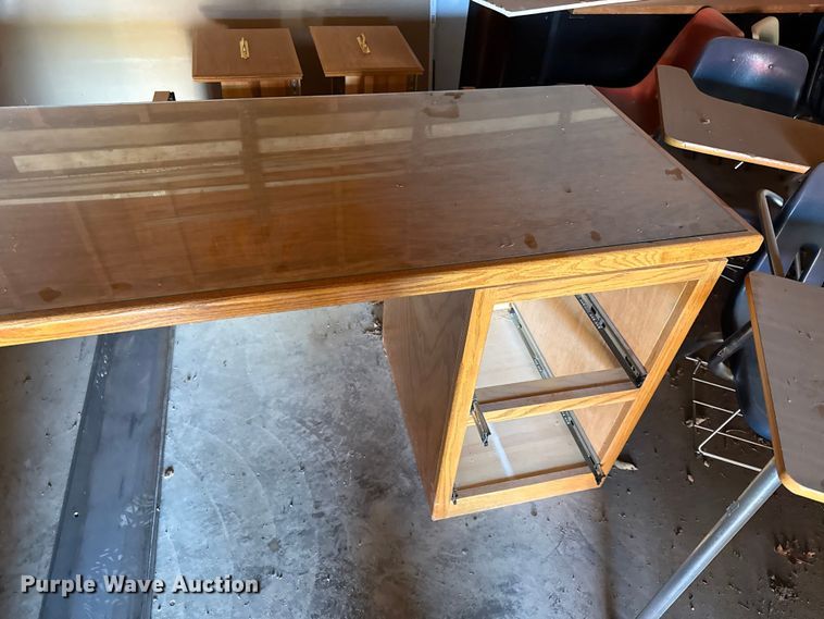 image for item EN0414 Desk