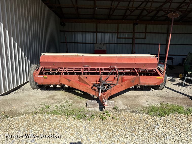 image for item EN0415 International 510 grain drill