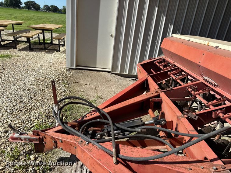 image for item EN0415 International 510 grain drill