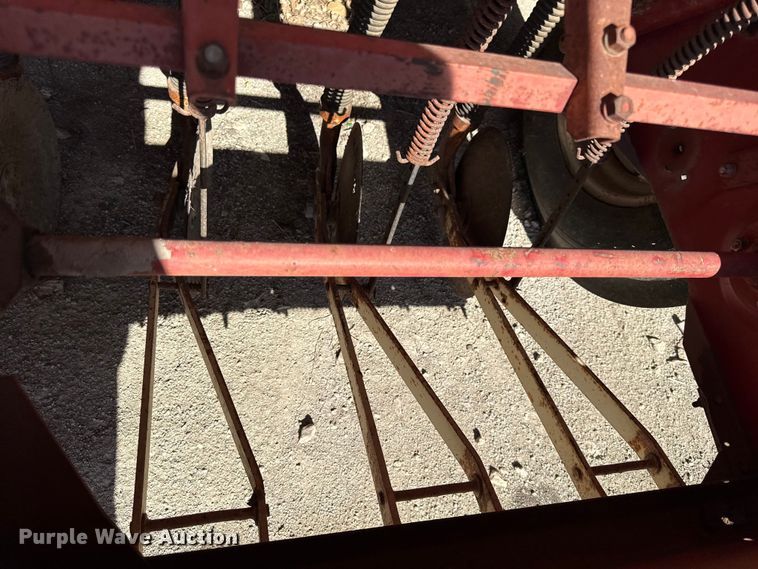 image for item EN0415 International 510 grain drill