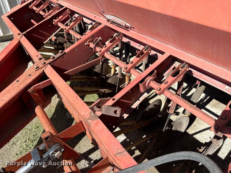 image for item EN0415 International 510 grain drill