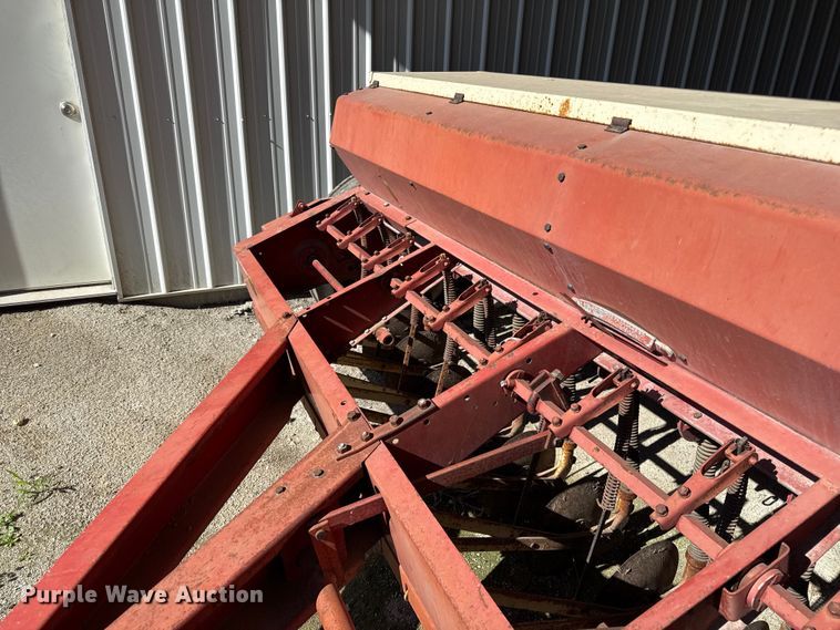 image for item EN0415 International 510 grain drill
