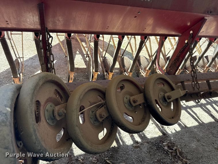 image for item EN0415 International 510 grain drill