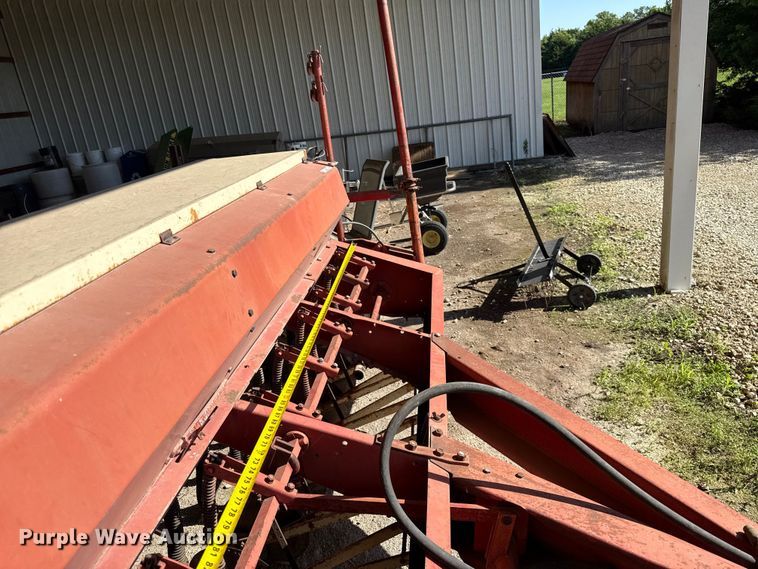 image for item EN0415 International 510 grain drill