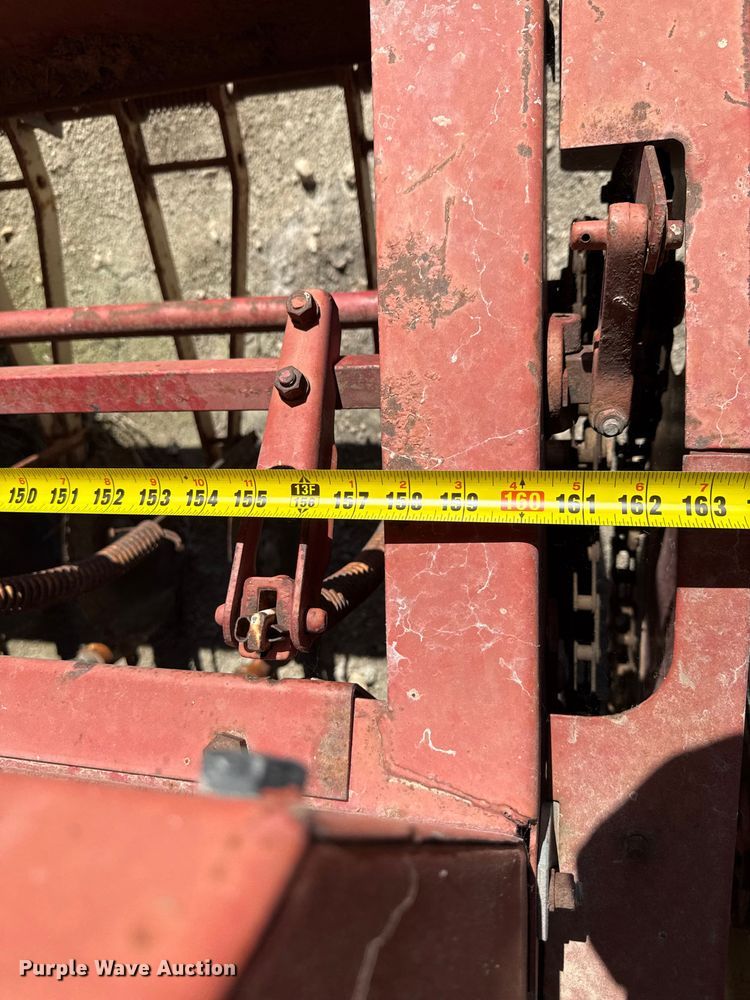 image for item EN0415 International 510 grain drill