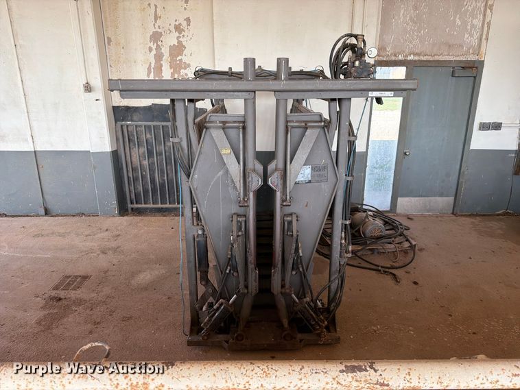 image for item EQ8015 Hydraulic Squeeze chute
