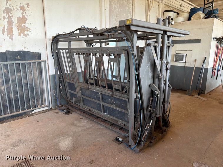 image for item EQ8015 Hydraulic Squeeze chute