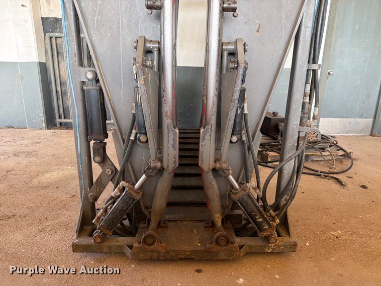 image for item EQ8015 Hydraulic Squeeze chute