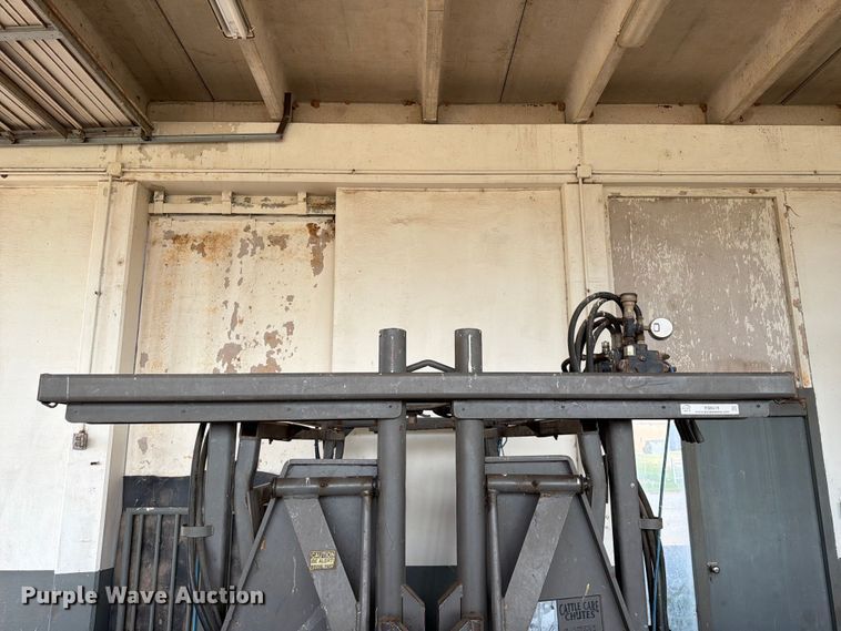 image for item EQ8015 Hydraulic Squeeze chute