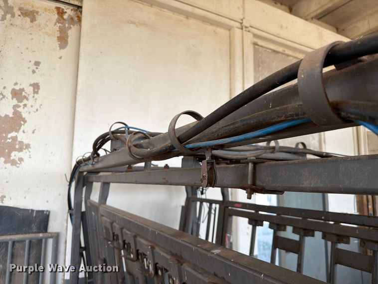 image for item EQ8015 Hydraulic Squeeze chute