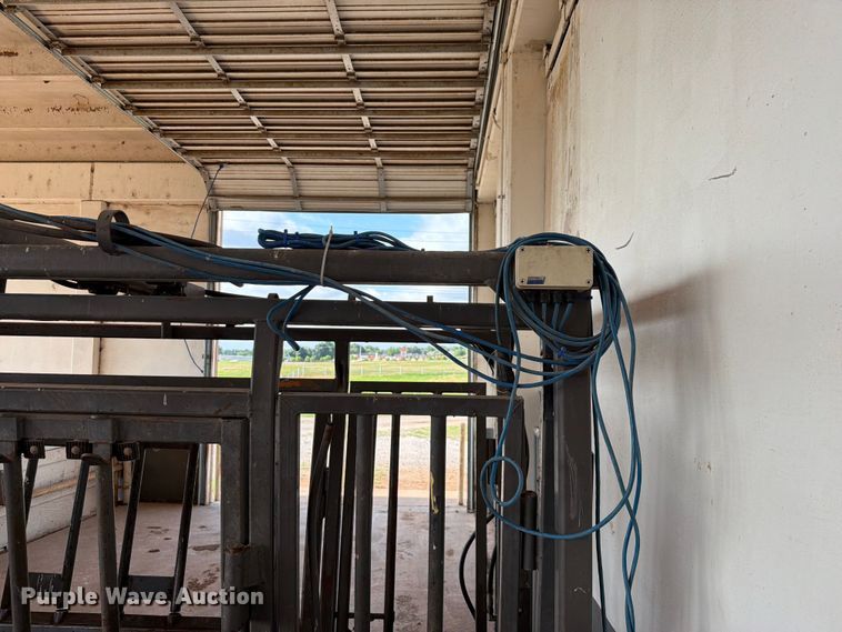 image for item EQ8015 Hydraulic Squeeze chute