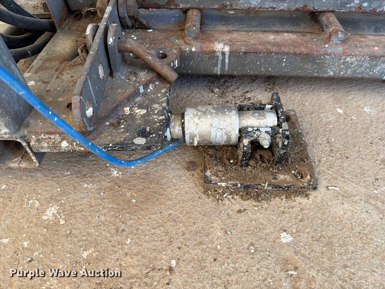 image for item EQ8015 Hydraulic Squeeze chute
