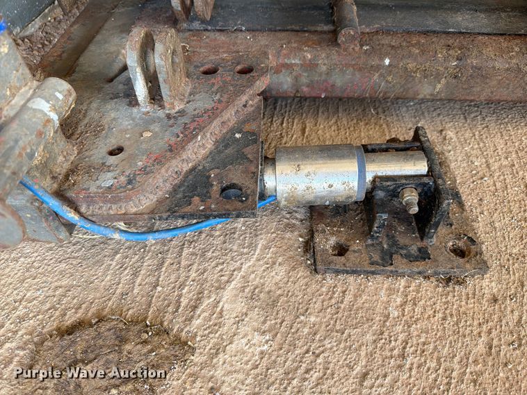 image for item EQ8015 Hydraulic Squeeze chute