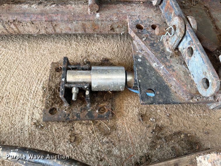image for item EQ8015 Hydraulic Squeeze chute