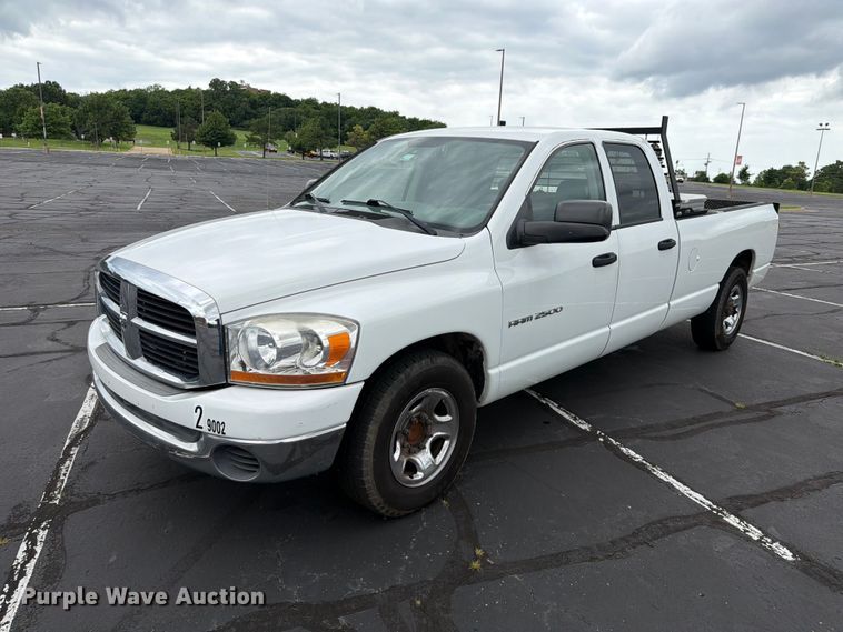 image for item EQ8021 2006 Dodge Ram 2500 Ext. Cab pickup truck