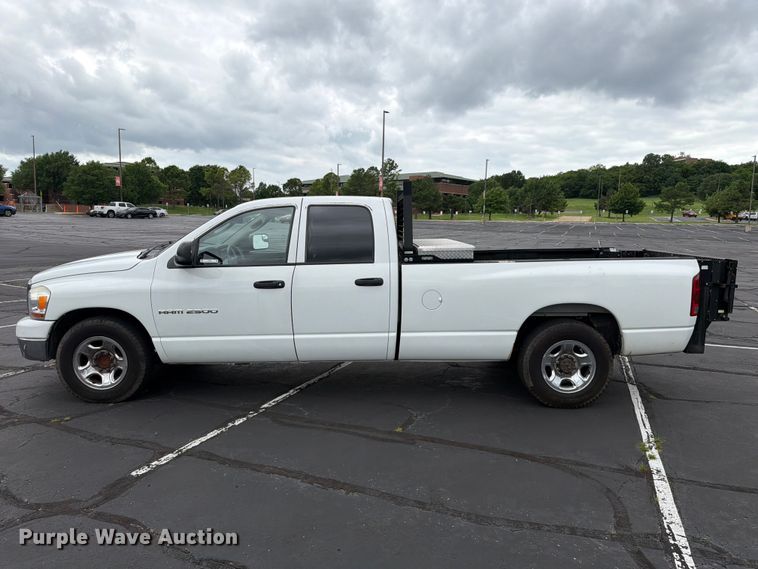 image for item EQ8021 2006 Dodge Ram 2500 Ext. Cab pickup truck