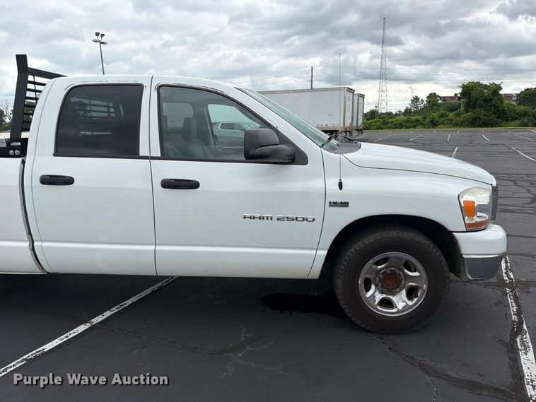 image for item EQ8021 2006 Dodge Ram 2500 Ext. Cab pickup truck