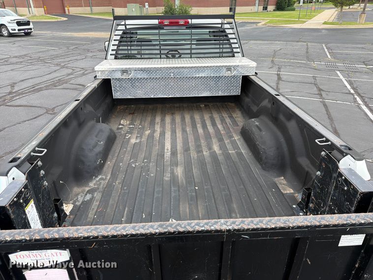 image for item EQ8021 2006 Dodge Ram 2500 Ext. Cab pickup truck