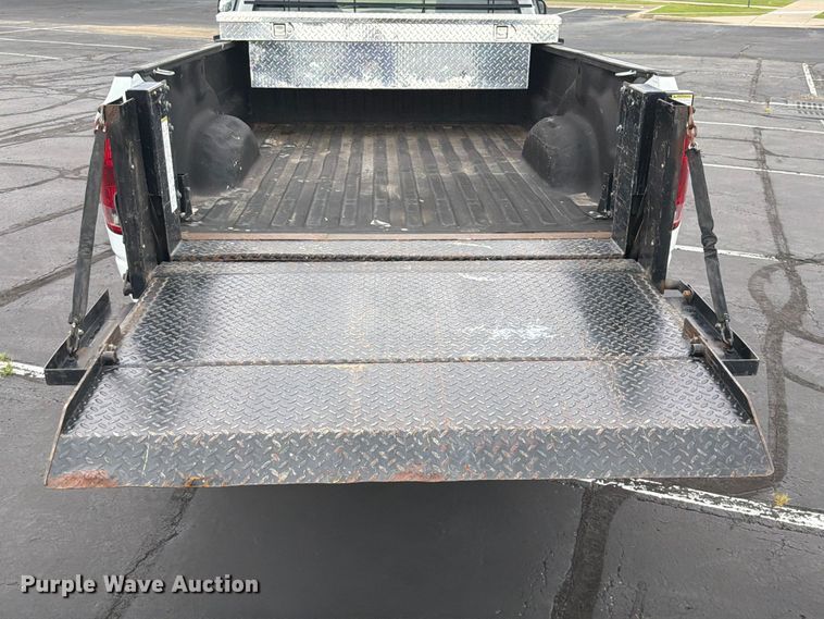 image for item EQ8021 2006 Dodge Ram 2500 Ext. Cab pickup truck