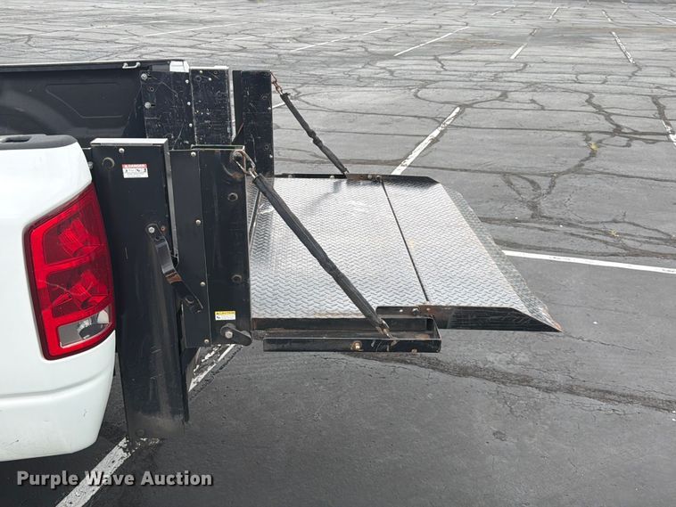 image for item EQ8021 2006 Dodge Ram 2500 Ext. Cab pickup truck