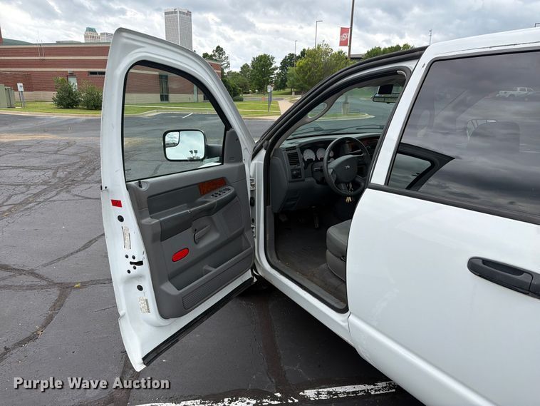 image for item EQ8021 2006 Dodge Ram 2500 Ext. Cab pickup truck