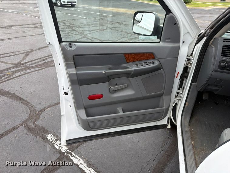 image for item EQ8021 2006 Dodge Ram 2500 Ext. Cab pickup truck