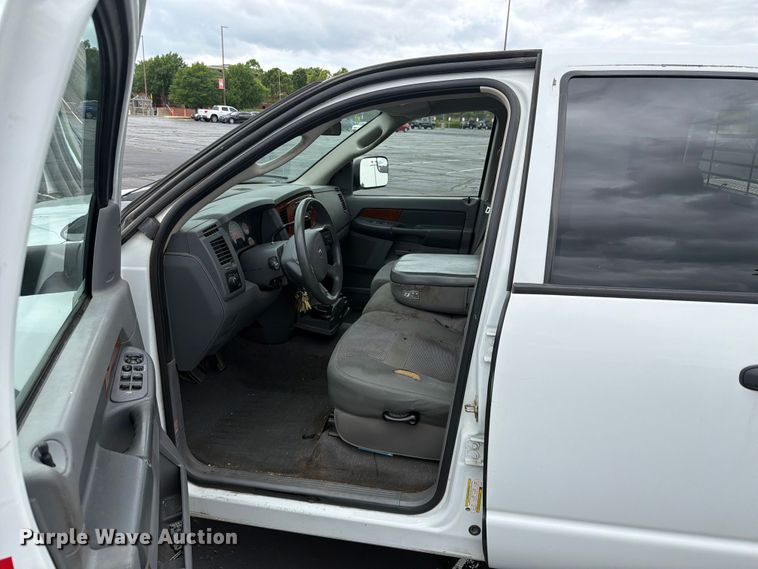 image for item EQ8021 2006 Dodge Ram 2500 Ext. Cab pickup truck