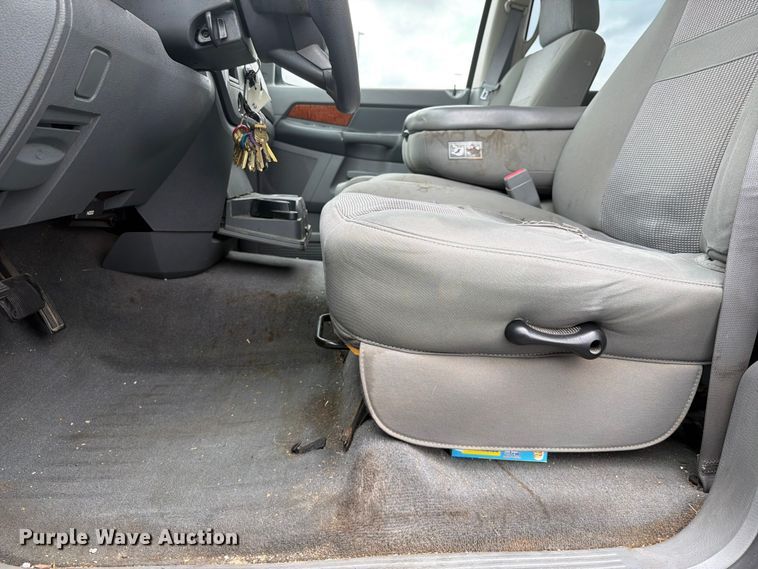 image for item EQ8021 2006 Dodge Ram 2500 Ext. Cab pickup truck