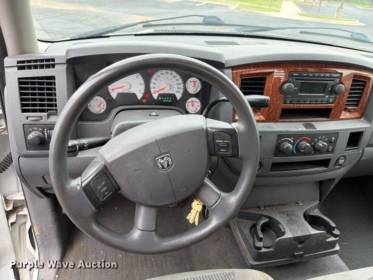 image for item EQ8021 2006 Dodge Ram 2500 Ext. Cab pickup truck