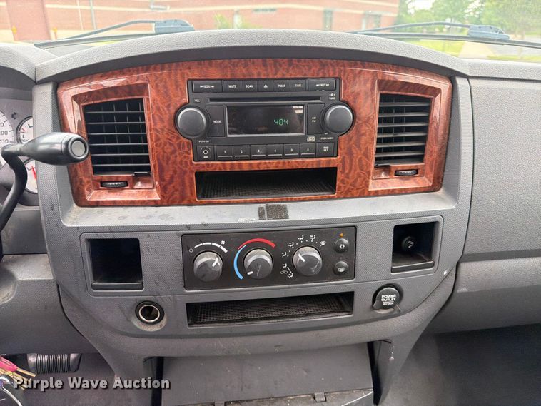 image for item EQ8021 2006 Dodge Ram 2500 Ext. Cab pickup truck