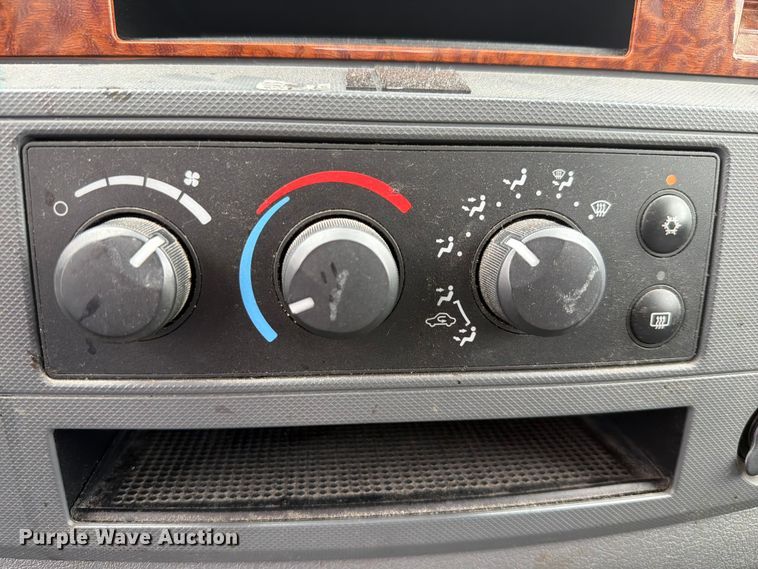 image for item EQ8021 2006 Dodge Ram 2500 Ext. Cab pickup truck
