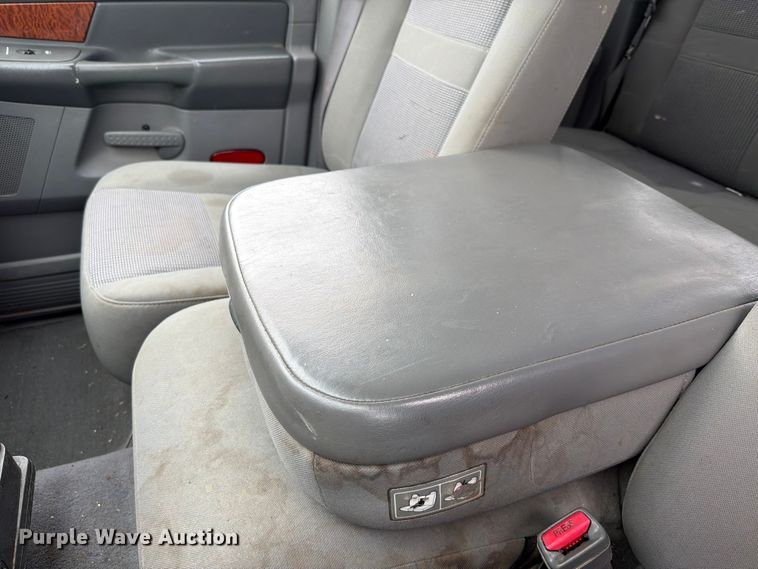 image for item EQ8021 2006 Dodge Ram 2500 Ext. Cab pickup truck