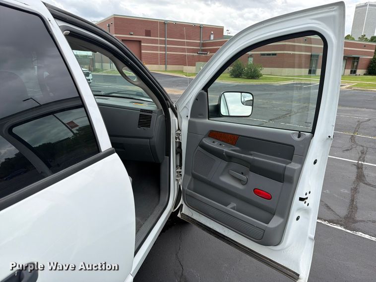 image for item EQ8021 2006 Dodge Ram 2500 Ext. Cab pickup truck