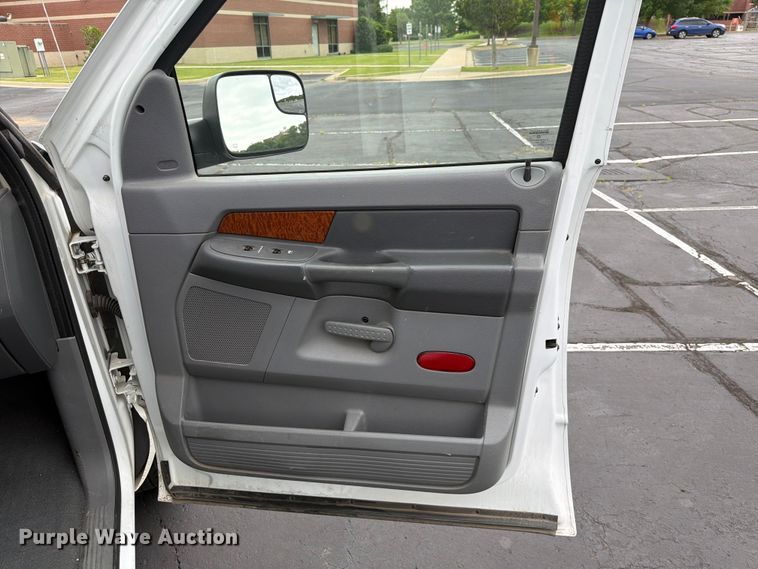 image for item EQ8021 2006 Dodge Ram 2500 Ext. Cab pickup truck