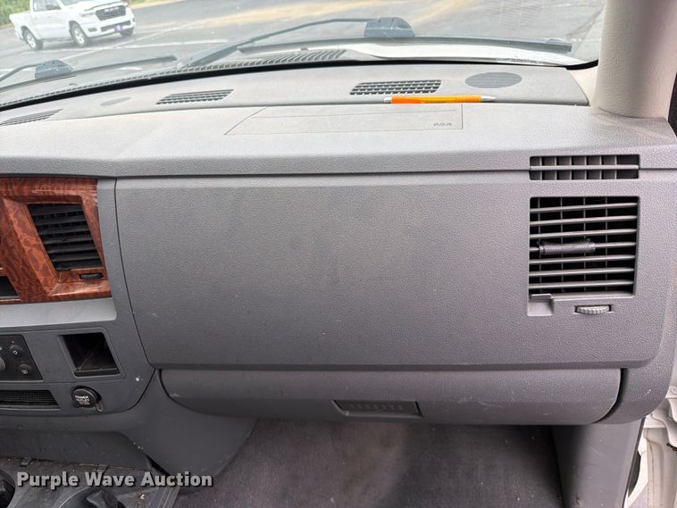 image for item EQ8021 2006 Dodge Ram 2500 Ext. Cab pickup truck