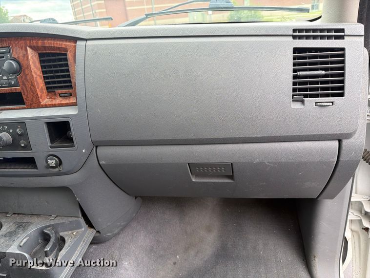 image for item EQ8021 2006 Dodge Ram 2500 Ext. Cab pickup truck