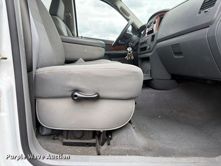 image for item EQ8021 2006 Dodge Ram 2500 Ext. Cab pickup truck