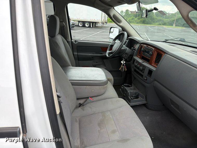 image for item EQ8021 2006 Dodge Ram 2500 Ext. Cab pickup truck