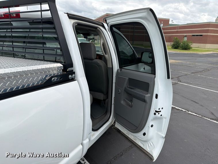 image for item EQ8021 2006 Dodge Ram 2500 Ext. Cab pickup truck