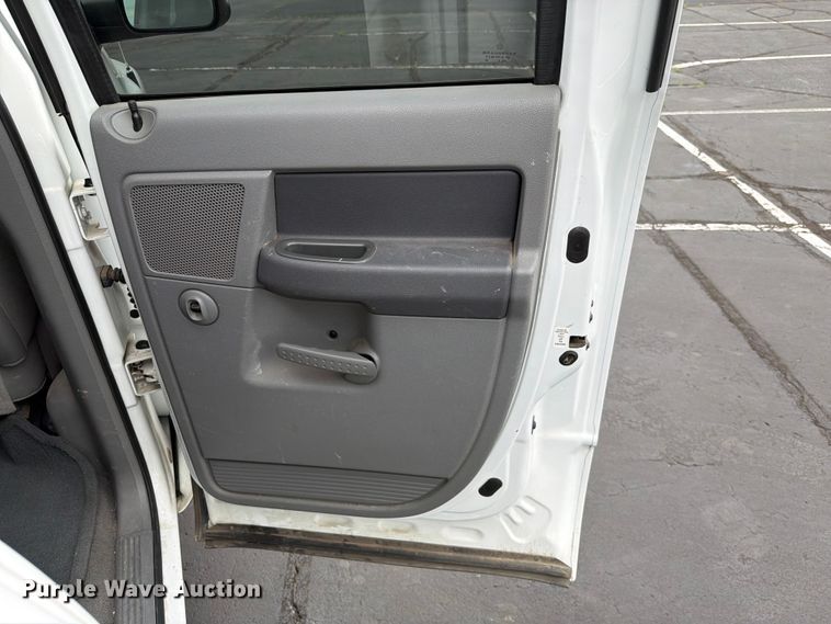 image for item EQ8021 2006 Dodge Ram 2500 Ext. Cab pickup truck