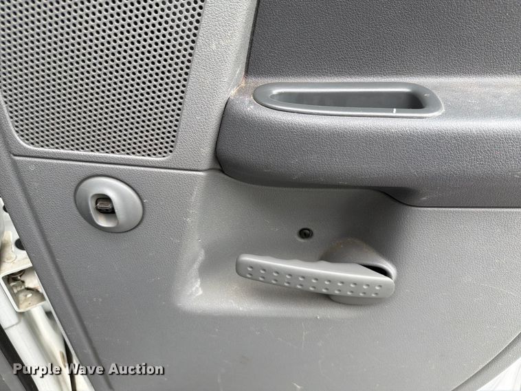 image for item EQ8021 2006 Dodge Ram 2500 Ext. Cab pickup truck