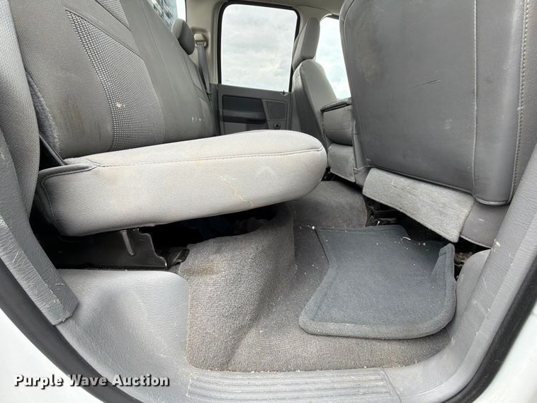 image for item EQ8021 2006 Dodge Ram 2500 Ext. Cab pickup truck